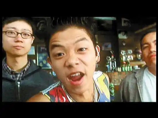 林子善16岁在周星驰的《喜剧之王》里面饰演古惑仔"洪爷",而他本人也