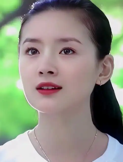 董洁,你眼中的老阿姨,年轻时也是颠倒众生的颜,内娱清冷鼻祖