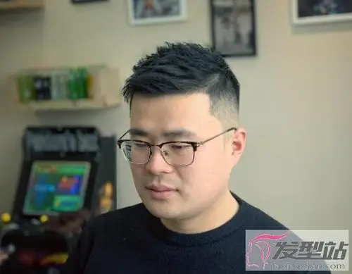 胖子适合什么样的发型_发型站_最新流行发型设计发型图片与美发造型