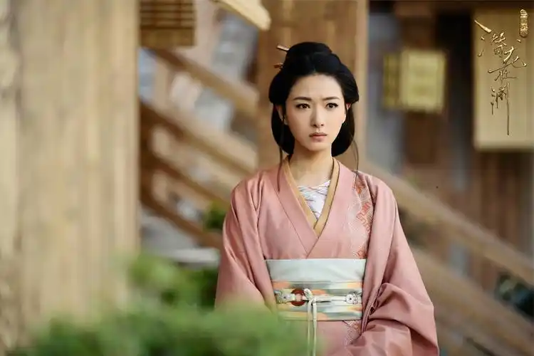 万茜《三国机密》伏寿醉酒 御姐皇后化身烂漫少女