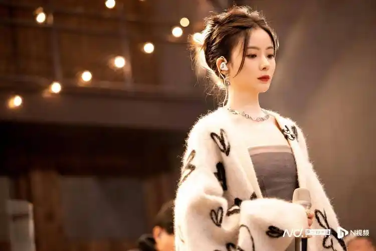 陈卓璇:我生来就是该唱歌的_舞台_南都_娱乐