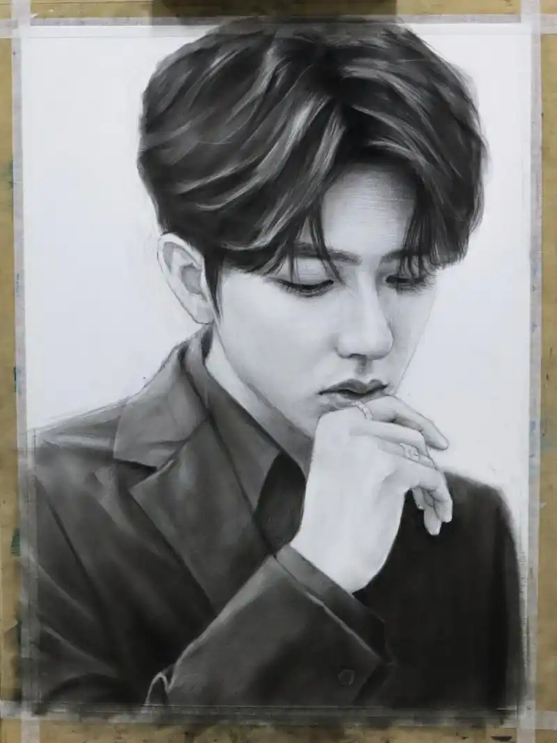 素描肖像《蔡徐坤》教程 ❤️第一步:起稿,我为了让形体画的更准