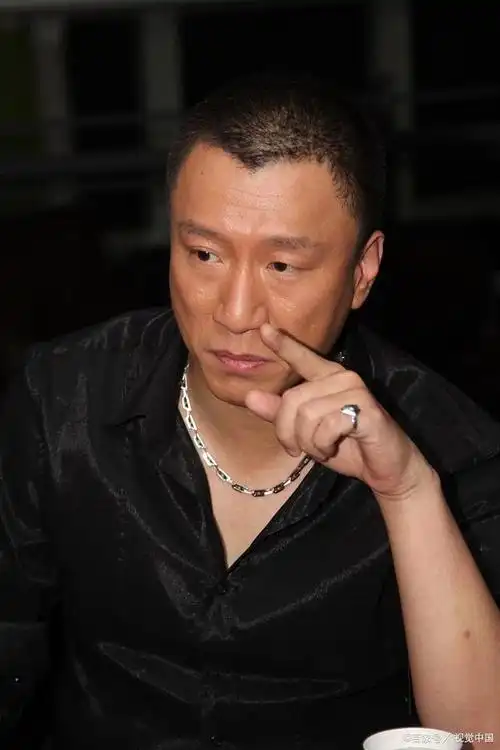 高启强和刘华强,哪个强哥像黑老大?高启强:我才是高级"黑"