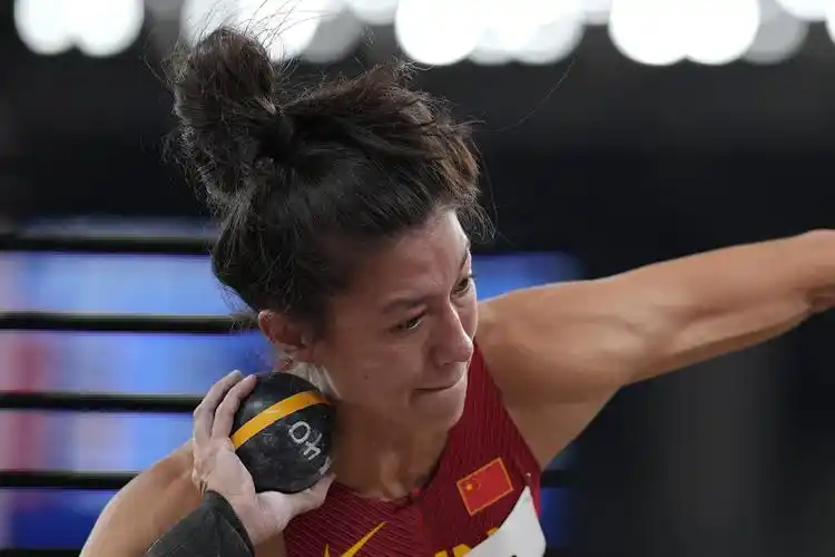 尽心尽力中国田径首位入籍运动员她是传奇郑凤荣的外孙女