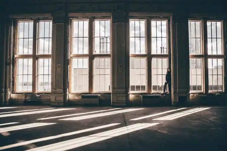 人物美女艺术设计建筑窗口阴影womenwindowshadowbuilding壁纸图片