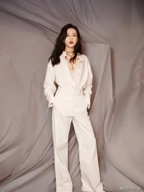 "王鸥"当妈后豁出去!内衣外穿一点不害羞,这气场一般人比不上