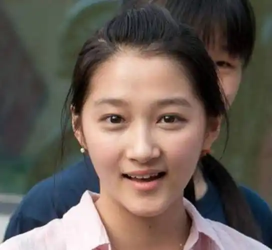 关晓彤以前的素颜照网友看完后直呼不化妆更美你觉得呢