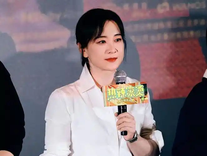 贾玲代言prada,看着"面相都变了" 676767,网友称背后有神秘组织