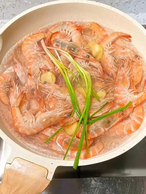 将熟未熟小虾虾太可爱了叭75减脂姐妹们冲60