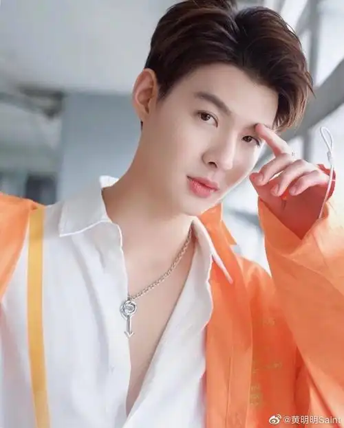 黄明明saint 图片来自微博