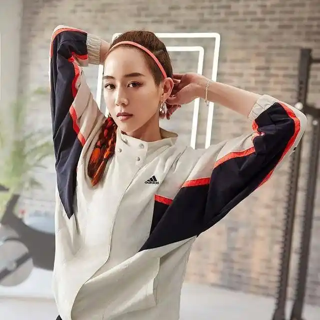 原创张钧甯可真帅运动套装穿出率性女人味打拳姿势真标准
