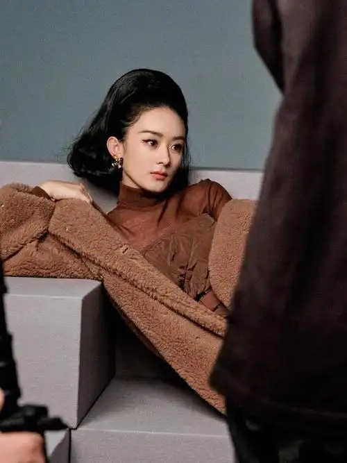 赵丽颖再登杂志封面,性感妩媚女人味爆棚,笑容甜美似初恋|短发|蝴蝶结