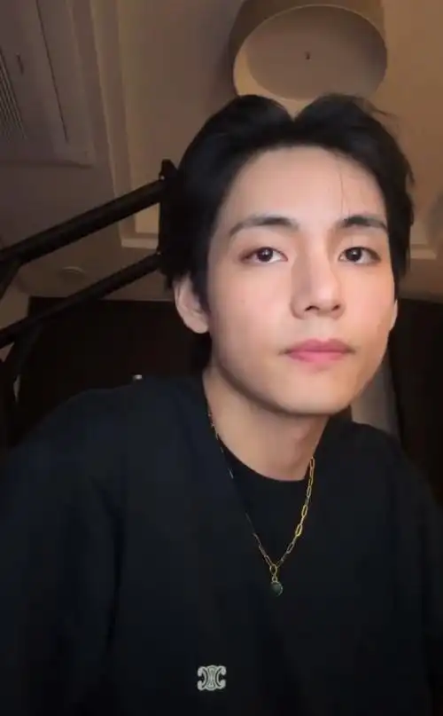 金泰亨超话78#金泰亨solo#黑发真的是氛围感的神