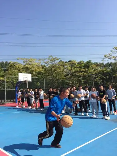 我院开展大学体育篮球公开课活动