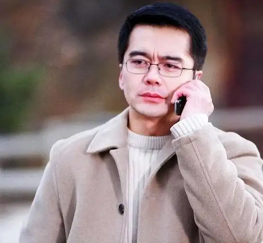 大器晚成的男明星不少,但53岁再度翻红的却没有几个,许亚军便是其中之