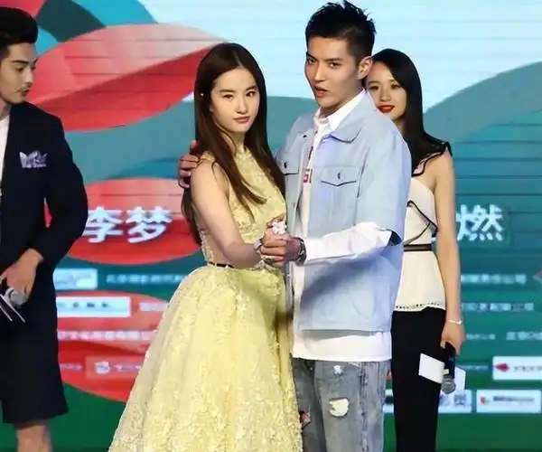 而且吴亦凡出道以来接触的都是顶级资源,合作的也都是赵丽颖,刘亦菲