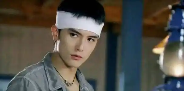 为赚手术费进圈,恋情被骂渣男,邱泽精彩的前半生_表演_因为_台湾