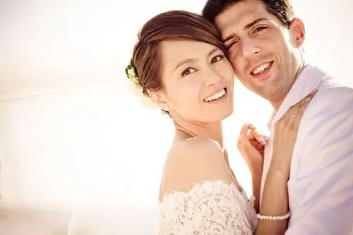 让女人心醉的浪漫婚礼 梁咏琪纸婚曝婚纱照重温幸福时刻(图)