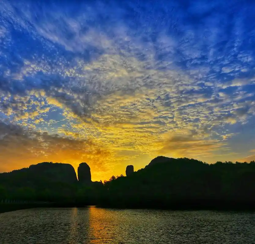江西弋阳春天的龟峰山花烂漫 - 抖音