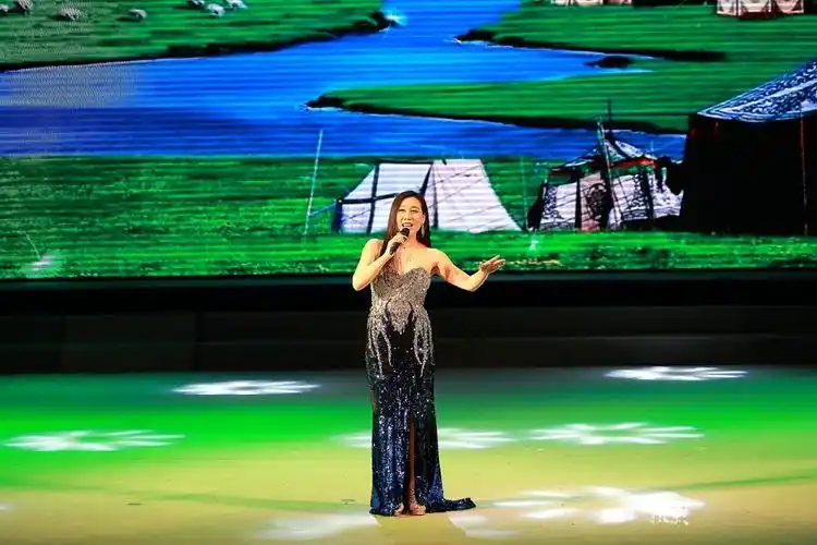 歌星金响演唱呼伦贝尔大草原