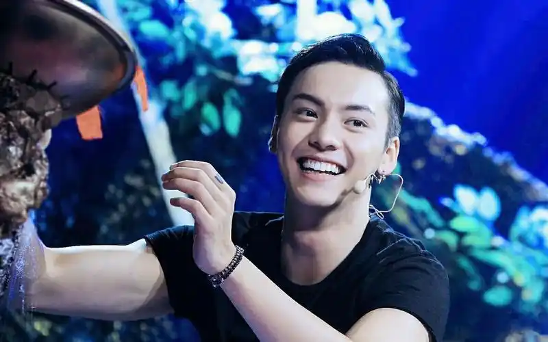 求陈伟霆这张图的高清大图原图 能做壁纸那种