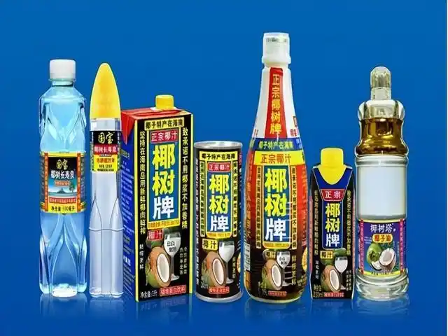 椰树集团的这条广告是一个胸部饱满的美女拿着椰树集团的饮料说:"我