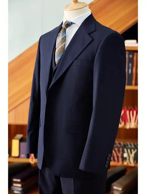 个性值满分的深蓝色西装