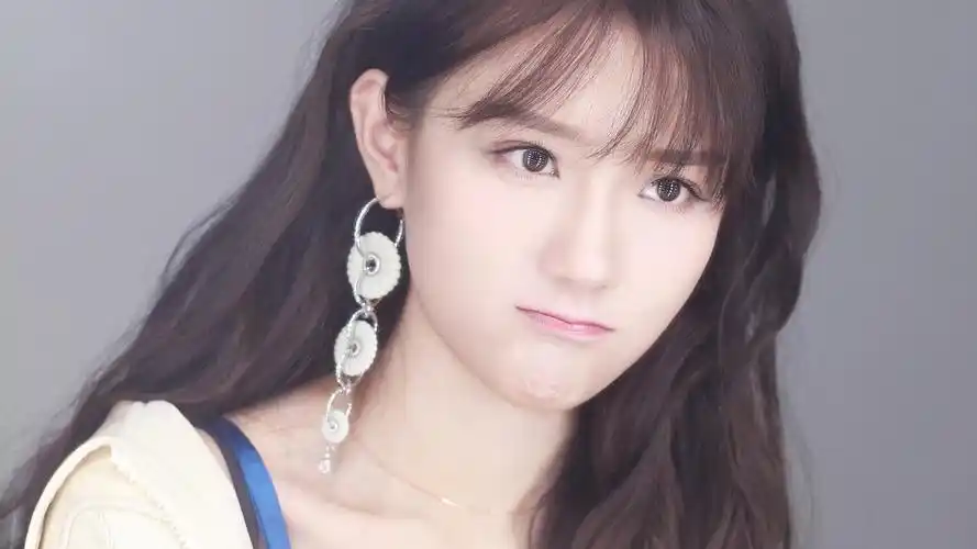 陈意涵 清新甜美写真桌面壁纸壁纸