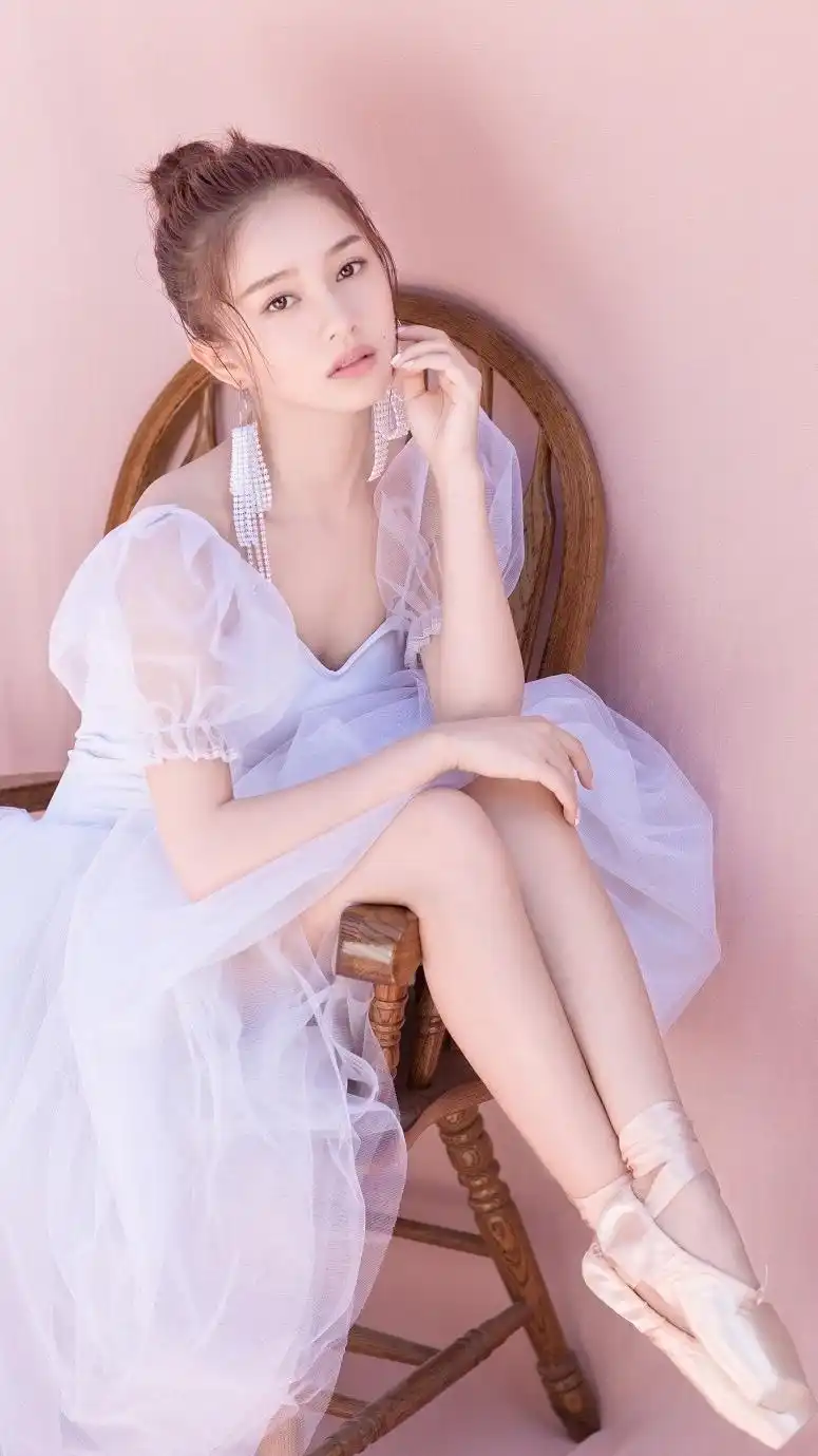 付梦妮,2011年的快乐女声第八名,现在美成这样!