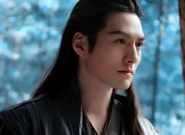 但是张铭恩的形象却截然相反,让人觉得他可能随时都会变节,毫无说服力