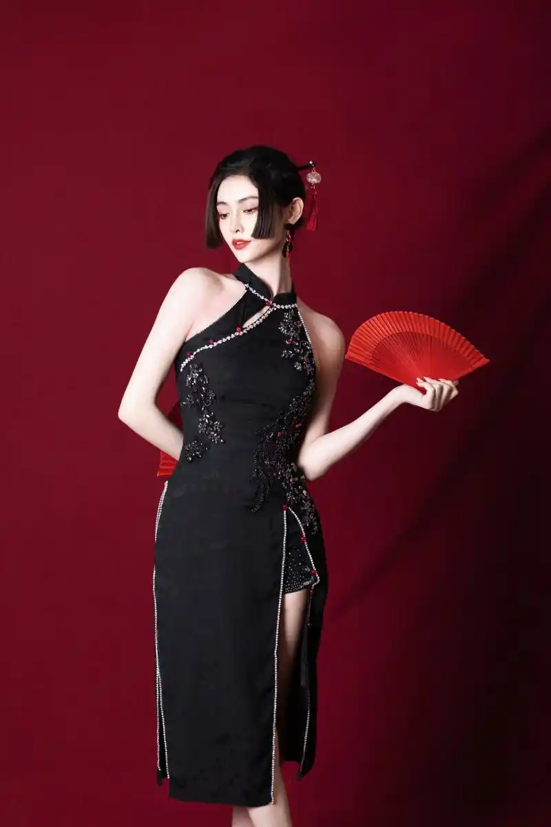 许佳琪旗袍舞台美照造型