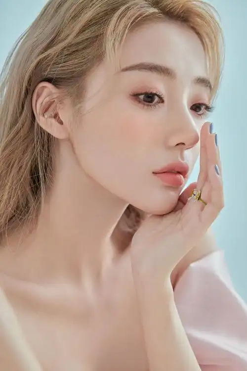 安泳畅七夕写真释出樱花精灵造型清丽澄澈