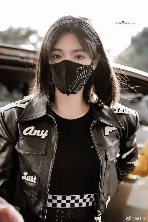 许佳琪黑色皮衣造型##许佳琪