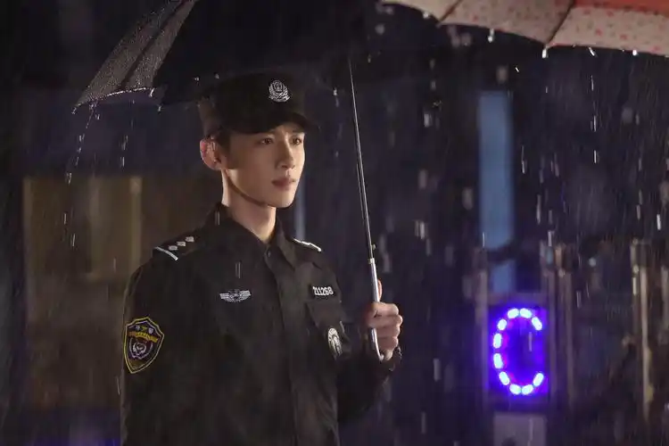 白敬亭30岁后告别曾经的那个白衣少年