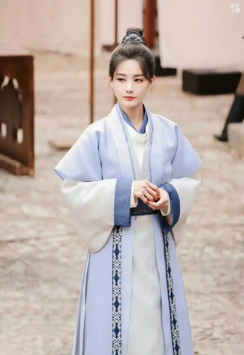 李一桐《云秀行》男装路透,仪态真的好#李一桐