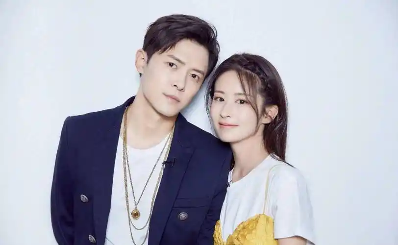 晒全家背影照,女儿背影呆萌可爱,一家三口好温馨_照片_作品_付辛博