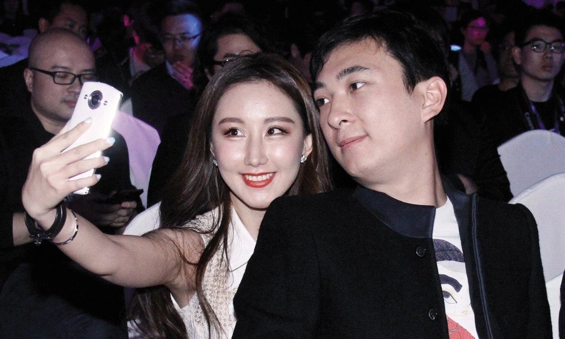 王思聪列出12任女友名单网友日本全景套房里的女孩是谁