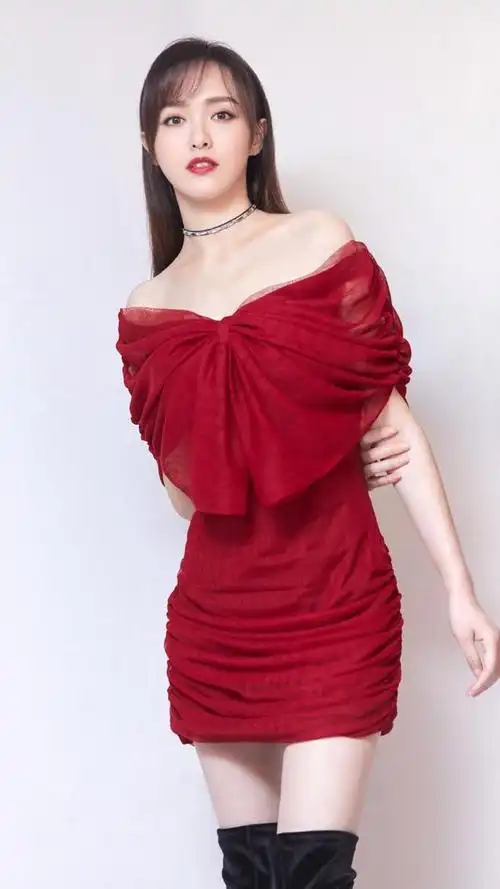 唐嫣妩媚动人写真