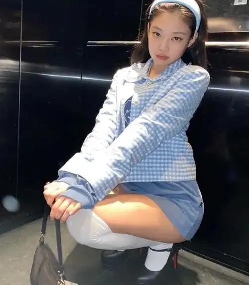 有种腿精叫jennie的腿当她站直那刻这腿快细成一条直线