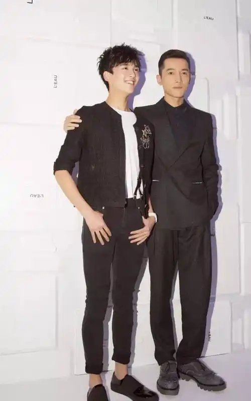 王俊凯吴磊身高大比拼没想到这两个孩子已经开始碾压了