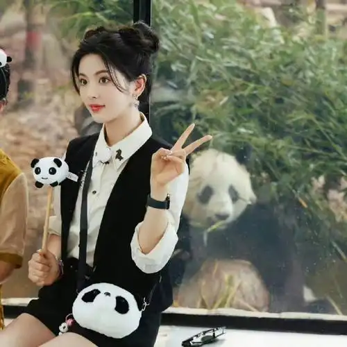 杨超越六一萌娃装##杨超越腾格尔六一卡哇伊