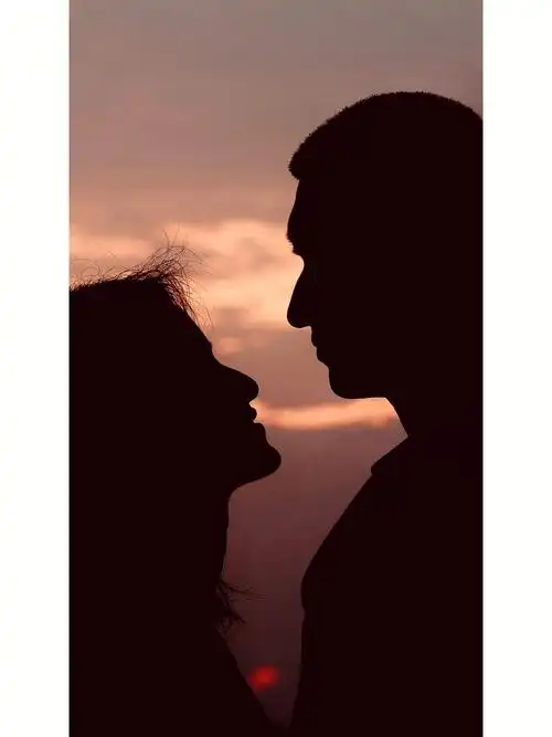 创意情侣夕阳剪影照