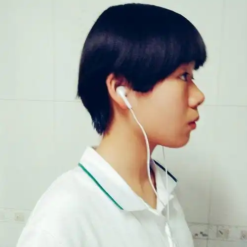 侧脸好看么 鼻子塌脸平么