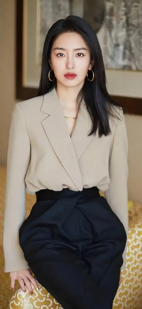 今日美图:杨采钰超高清无水印壁纸