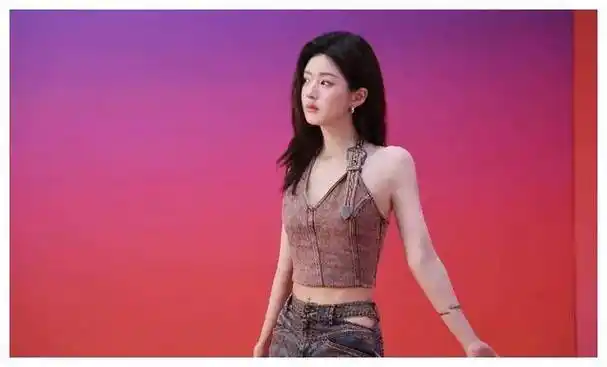 赵露思今日最新营业照,清新甜美,时尚亮相,让你心动!_魅力_美貌_作品