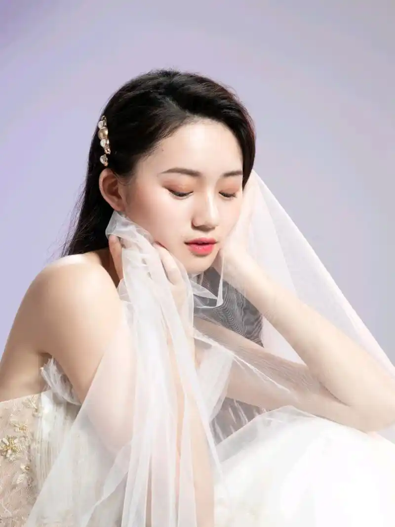 生日的时候,可以来一组单人婚纱照哦!做自己的小公主94