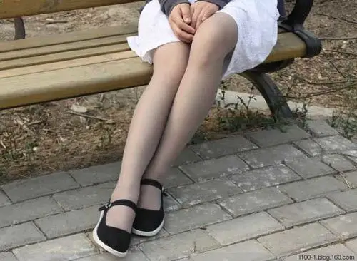 玉腿诱惑 - 七海岷珂