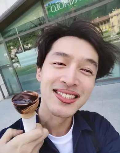 胡歌对那个女孩说,期待早日掀起你的盖头来