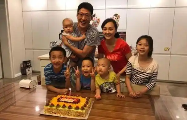 方柏霓和于震是什么关系她比于震现任妻子辛月漂亮多了