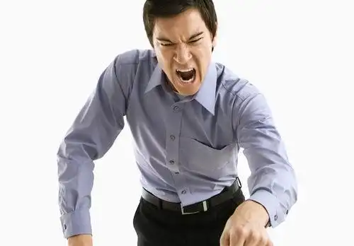 老公一到晚上就发脾气有个脾气大的丈夫是什么感受